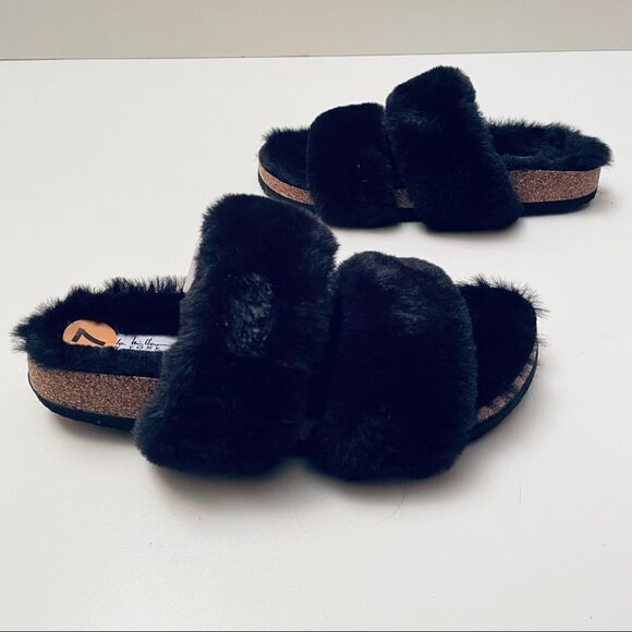 NWT Nicole Miller Fur Black Cork Sandals - Picture 1 of 8